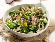 Vogerlsalat mit Feta