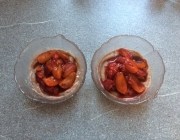 Nougat-Pudding mit karamelisierten Früchten
