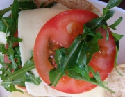 Tomaten-Mozzarella-Brötchen