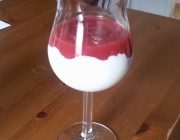 Schlankes Erdbeer-Joghurt-Dessert