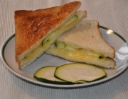 Zucchini-Käse Toast