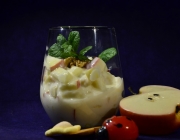 Topfencreme mit frischen Früchten