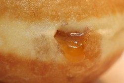 Achten Sie darauf, wo Sie in den Krapfen reinbeissen!