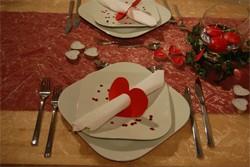 Romantisch gedeckter Tisch
