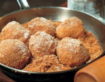 Marillenknödel auf Wiener Art