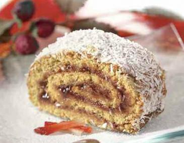 Biskuitroulade mit Kokosraspel