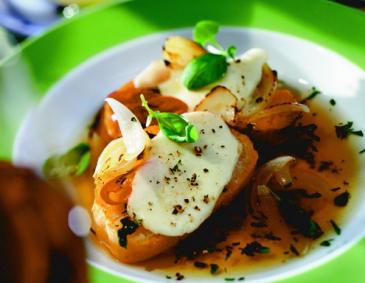 Brotsuppe mit Mozzarella