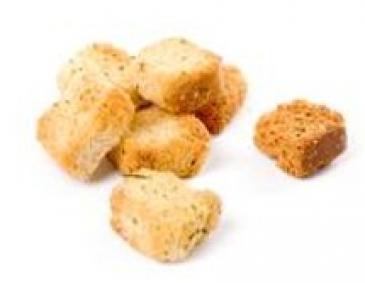 Knusprige Croutons für den Salat