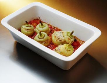 Gefüllte Minipaprika mit Tomatensauce
