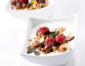 Joghurt mit Beeren und Hirse