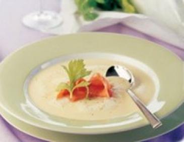 Kartoffel-Cremesuppe mit Räucherlachs
