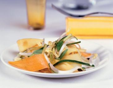 Mango-Gurken-Salat mit Sprossen
