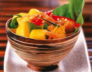 Mango-Papaya-Salat mit Sardellensauce