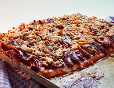 Zwetschkenfleck mit Haselnussstreusel