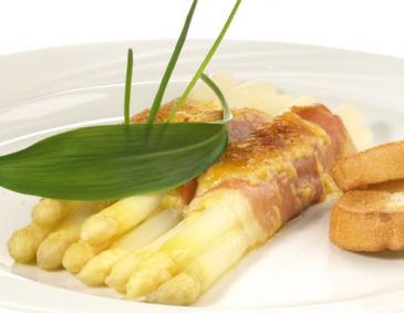 Spargel mit Fontina