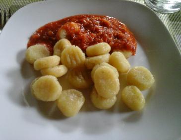 Gnocchi mit Paprika-Tomatensauce