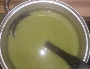 Schnelle Zucchinicremesuppe