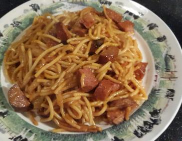 Spaghetti mit Wurstragout