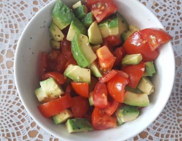 Tomaten-Avocado Salat