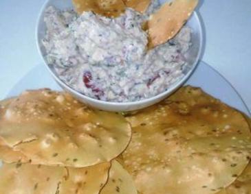 Topfen-Gemüse-Dip mit Papadums