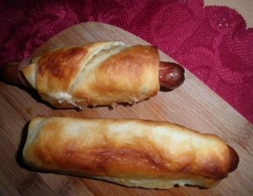 Würstel im Blätterteig
