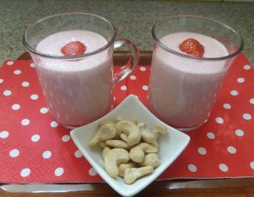 Erdbeer-Cashew-Shake