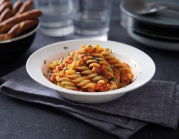 Penne Rigate Mit Wurziger Tomaten Huhnchensauce Rezept Ichkoche At