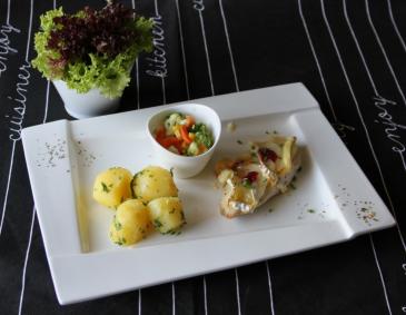 Schnitzel mit Birne und Camembert