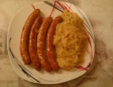 Apfel-Sauerkraut mt Würstchen