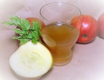 Apfel-Sellerie-Saft