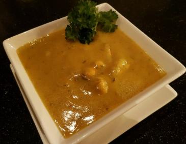 Currysuppe mit Muscheln