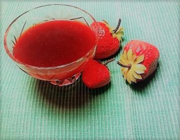 Fruchtiger Erdbeerlikör