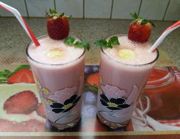 Erdbeer-Bananen-Shake mit Buttermilch