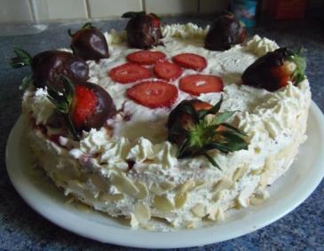 Erdbeertorte mit doppeltem Boden
