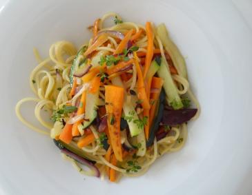 Gemüse-Knoblauch-Spaghetti
