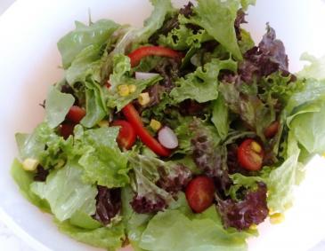Sommerlicher Salat mit Balsamicodressing