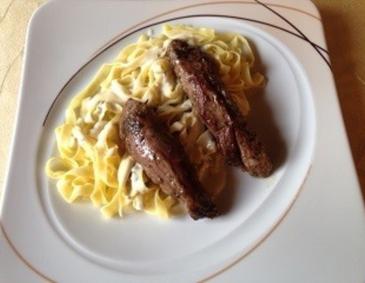 Spaghetti mit Gorgonzolasauce und Lammfilet