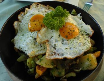 Zucchini-Rösti mit Spiegelei