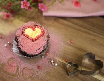 Herz-Cupcakes mit Puddingfüllung