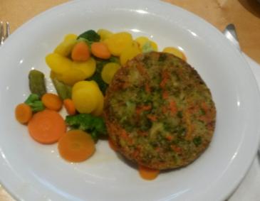 Hirselaibchen mit Mischgemüse