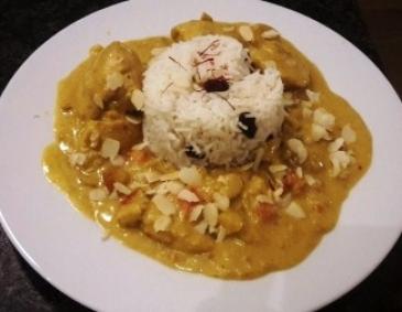 Hühner-Mango-Curry mit Gewürz-Basmati-Reis