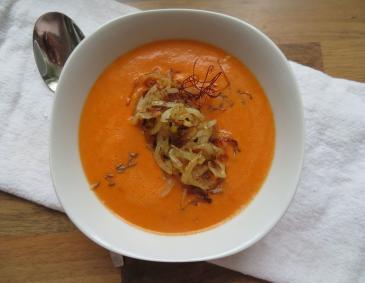 Schnelle Tomaten-Kokos-Suppe