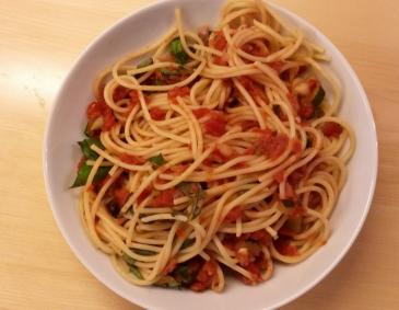 Spaghetti mit Melanzani-Tomatensauce