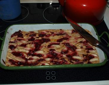 Birnenkuchen mit Preiselbeeren