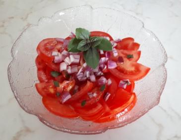 Einfacher Tomatensalat