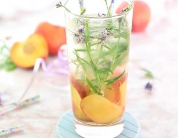 Pfirsich-Lavendel-Infused Water