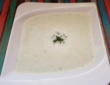 Joghurtsuppe mit Kresse