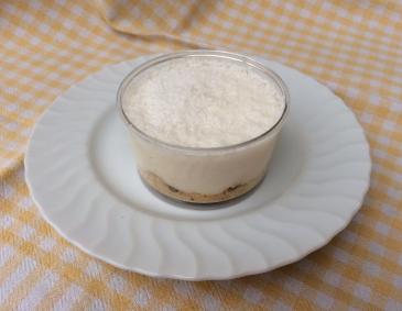 Kokosmousse mit Kekseinlage