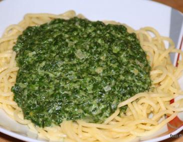 Spaghetti mit grüner Sauce