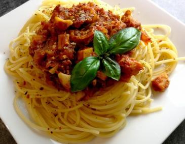 Spaghetti mit Jackfruit-Sugo